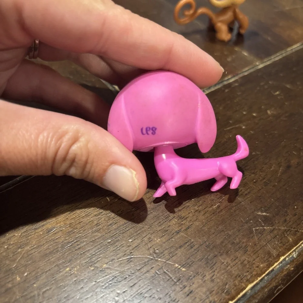 LITTLEST‎ PET SHOP #3539 RARE HTF HOT PINK CUPCAKE DACHSHUND DOG MONKEY LOT 2